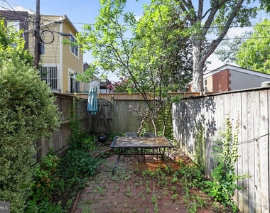 715 A Street Ne - Photo Thumbnail 5