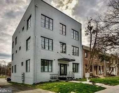225 20th Street Ne - Photo Thumbnail 1