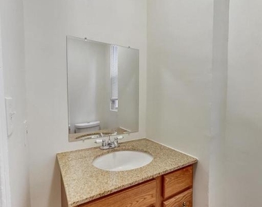 137 R Street Ne - Photo Thumbnail 16