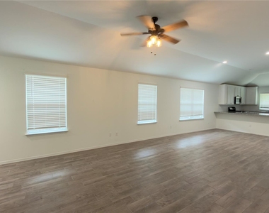128 Riverhill Dr - Photo Thumbnail 9