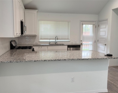 128 Riverhill Dr - Photo Thumbnail 10