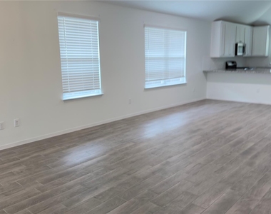 128 Riverhill Dr - Photo Thumbnail 5