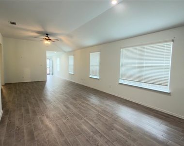 128 Riverhill Dr - Photo Thumbnail 6