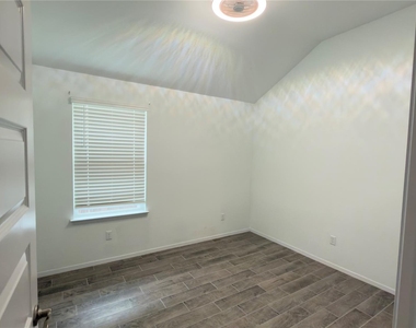 128 Riverhill Dr - Photo Thumbnail 13