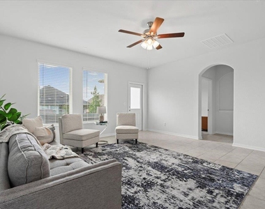 168 Ginger St - Photo Thumbnail 13