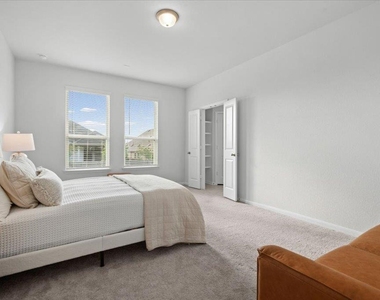 168 Ginger St - Photo Thumbnail 14