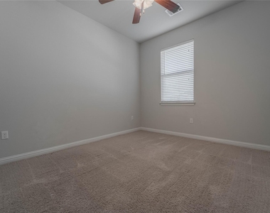 13800 Lyndhurst St - Photo Thumbnail 10