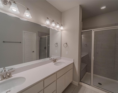 13800 Lyndhurst St - Photo Thumbnail 8