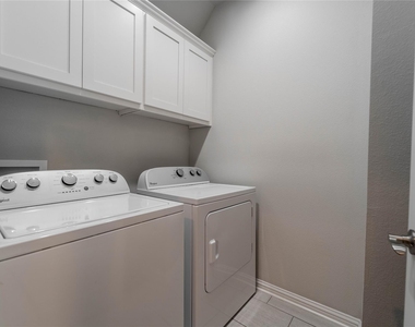 13800 Lyndhurst St - Photo Thumbnail 12