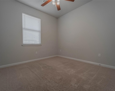 13800 Lyndhurst St - Photo Thumbnail 9