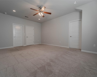 13800 Lyndhurst St - Photo Thumbnail 7