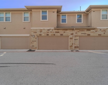 13800 Lyndhurst St - Photo Thumbnail 13