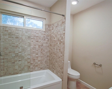 1109 Traci Michelle Dr - Photo Thumbnail 23