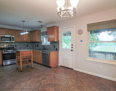 1109 Traci Michelle Dr - Photo Thumbnail 11