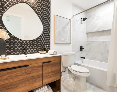 7604 Islander Dr - Photo Thumbnail 33