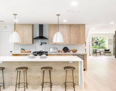 7604 Islander Dr - Photo Thumbnail 15