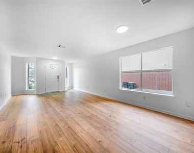 13701 Cambourne Dr - Photo Thumbnail 5