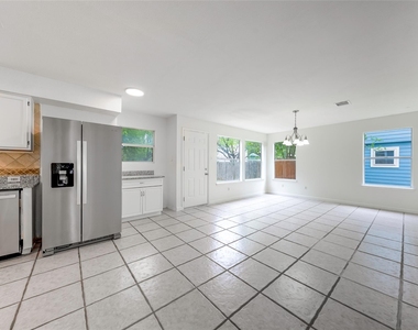 13701 Cambourne Dr - Photo Thumbnail 6