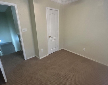 731 Abundance Ln - Photo Thumbnail 10