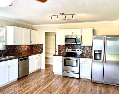 731 Abundance Ln - Photo Thumbnail 5
