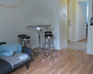 806 W 24th St - Photo Thumbnail 43
