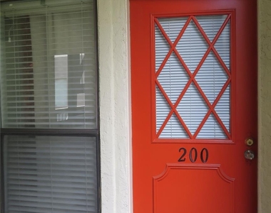 806 W 24th St - Photo Thumbnail 9