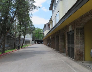806 W 24th St - Photo Thumbnail 26