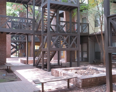806 W 24th St - Photo Thumbnail 5