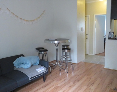 806 W 24th St - Photo Thumbnail 44
