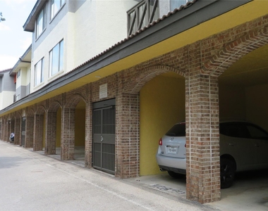806 W 24th St - Photo Thumbnail 25