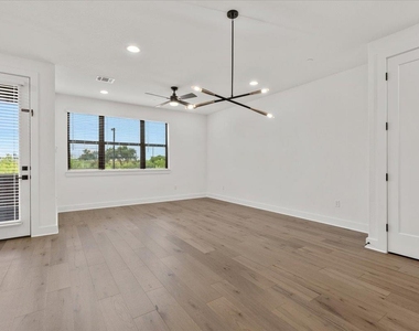 315 Holton Dr - Photo Thumbnail 17