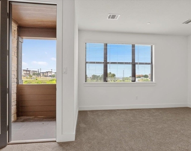 315 Holton Dr - Photo Thumbnail 14