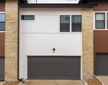 315 Holton Dr - Photo Thumbnail 7