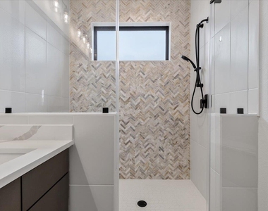 315 Holton Dr - Photo Thumbnail 10