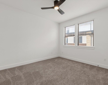 315 Holton Dr - Photo Thumbnail 23