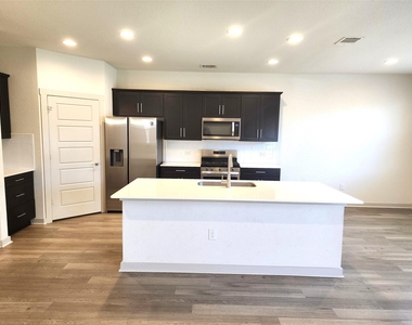 1041 Winnsboro Loop - Photo Thumbnail 5