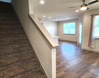 1041 Winnsboro Loop - Photo Thumbnail 3