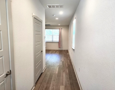 1041 Winnsboro Loop - Photo Thumbnail 2