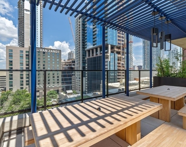 84 East Ave - Photo Thumbnail 11