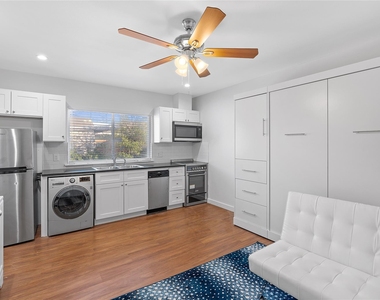 306 E 30 Th St - Photo Thumbnail 3