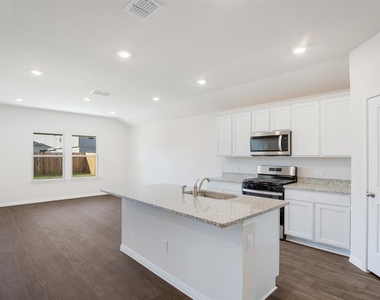 14021 Feinstein St - Photo Thumbnail 3