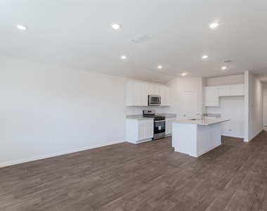 14021 Feinstein St - Photo Thumbnail 8