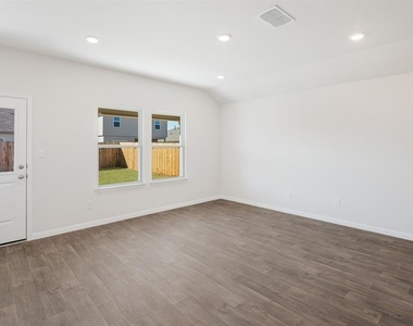 14021 Feinstein St - Photo Thumbnail 7