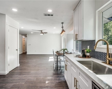 6220 Blarwood Dr - Photo Thumbnail 13