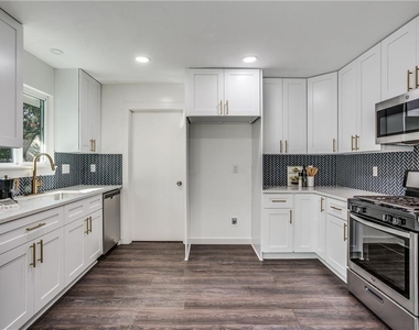 6220 Blarwood Dr - Photo Thumbnail 10
