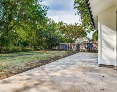 6220 Blarwood Dr - Photo Thumbnail 21