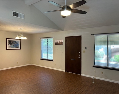 9509 Blue Creek Ln - Photo Thumbnail 26