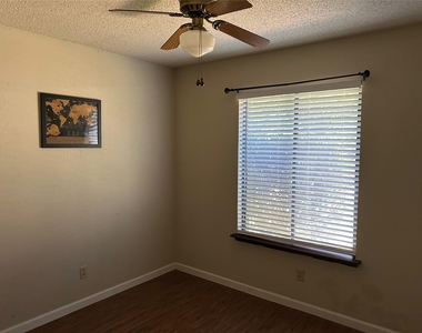 9509 Blue Creek Ln - Photo Thumbnail 24