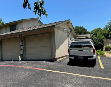 9509 Blue Creek Ln - Photo Thumbnail 1