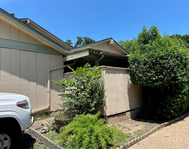 9509 Blue Creek Ln - Photo Thumbnail 21